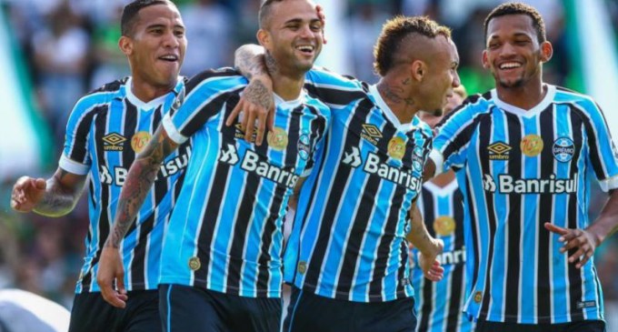 UM PÉ NA FINAL : Grêmio passa fácil pelo Avenida