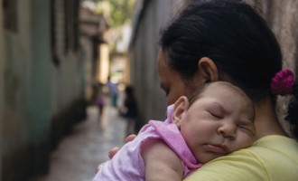 Mães de bebês com microcefalia não recebem tratamento adequado após dois anos da crise do Zika Vírus