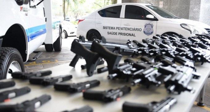 Susepe recebe viaturas e armas