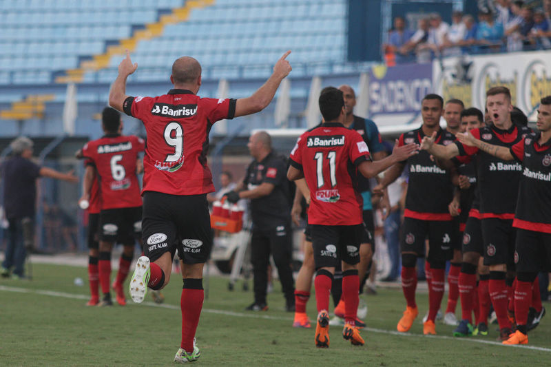 Com gols de Michel e Eder Sciola, time xavante buscou igualdade por 2 a 2 com Avaí em Florianópolis em jogo da Série B