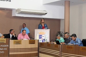 DIRIGENTES do SIMP e municipários  acompanharam votação dos projetos na Câmara Foto/Assessoria 