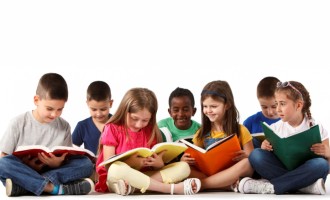 Livros só trazem benefícios para o desenvolvimento das crianças