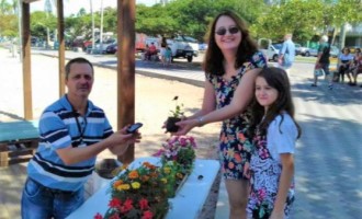 LARANJAL : Moradores trocam lixo eletrônico por flores