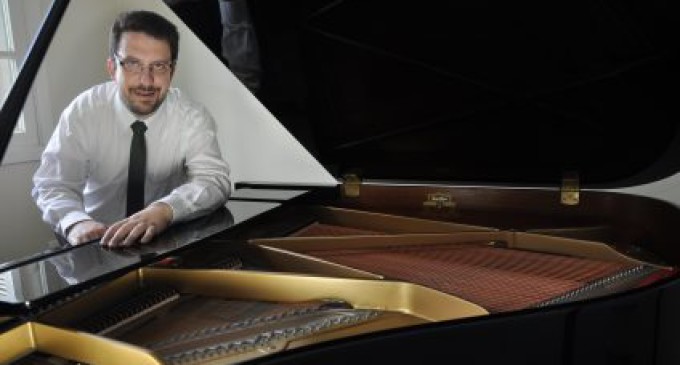 Recital com o pianista Gemano Mayer acontece hoje na Bibliotheca Pública Pelotense