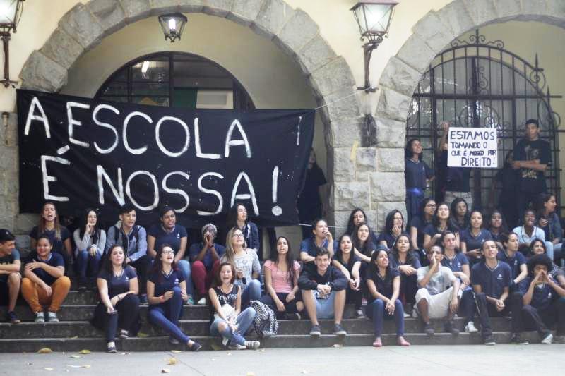 “Escola sem censura” na temática de debate e filme 