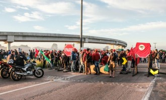 PROTESTO : Via Campesina bloqueia BRs