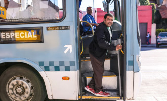 TRANSPORTE COLETIVO : Ônibus melhoram acesso para as pessoas com deficiência física