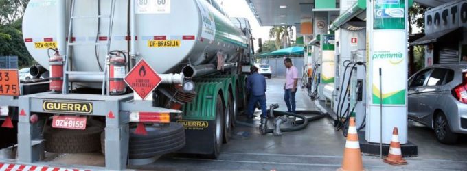 Petrobras anuncia aumento de R$ 0,04 na gasolina vendida para distribuidoras