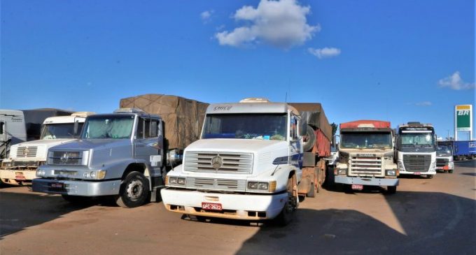 Justiça Federal proíbe caminhoneiros grevistas de bloquear BR-101