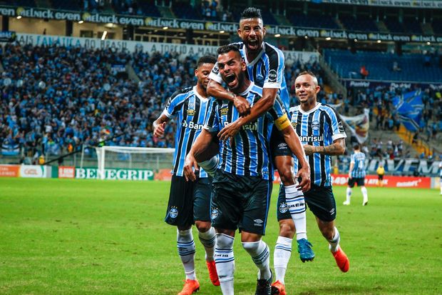 Maicon foi atração na goleada do Grêmio no Santos: fez dois gols Foto: Lucas Uebel/Grêmio/Divulgação 