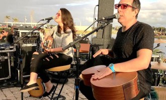 POESIA MODERNA : MPB e depoimentos no DVD de Taty e Fábio