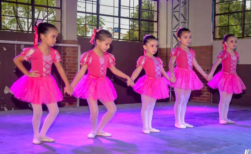 Apresentação da nova geração do ballet clássico 