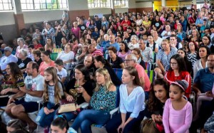 Mais de trezentas pessoas assistiram as coreografias 