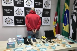 Em Pelotas a polícia recolheu drogas e prendeu um traficante. No Estado foram presas 110 pessoas 