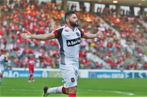 Lourency está num bom momento: fez gol diante do CRB e é esperança de força ofensiva contra o Oeste Foto: Jonathan Silva/Assessoria GEB  