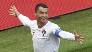Cristiano Ronaldo marca contra Marrocos e Portugal se aproxima da vaga