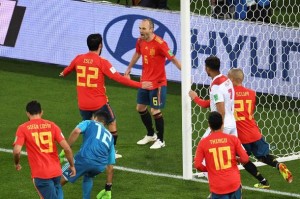 Espanha leva susto diante da já eliminado Marrocos, mas avança