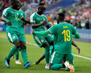 Niang marca segundo gol de Senegal, superando a Polônia por 2 a 1