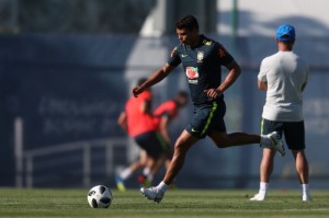 Thiago Silva recuperou a posição na zaga do time brasileiro