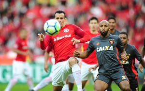 Leandro Damião tenta fazer a finalização em jogada de ataque: Inter falha nas conclusões empata com o Sport Foto: Ricardo Duarte/Internacional 