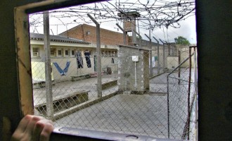 SISTEMA PRISIONAL :  Homens são presos arremessando  drogas e celulares para o Presídio