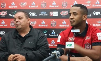 ENFIM, O MEIA ARMADOR : Brasil apresenta Pereira, que chega para atender carência antiga