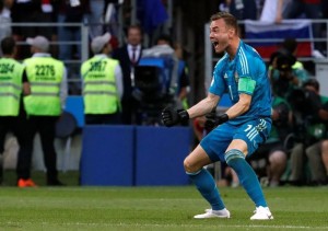 Akinfeev se torna herói nacional na Rússia: defendeu dois pênaltis