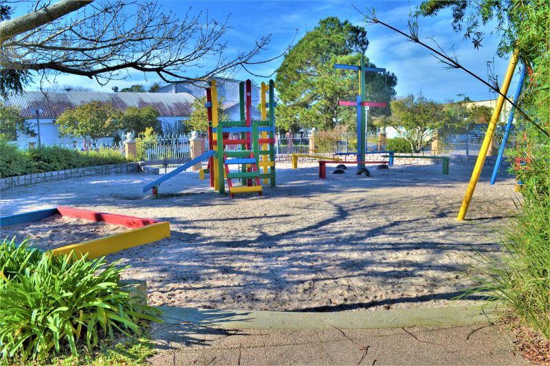 Praça Modelo, fica na rua Professor Paulo Marcant Gonçalves, bairro Três Vendas.