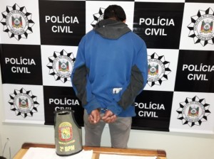 UM dos suspeitos foi preso em Amaral Ferrador Foto: Divulgação/Polícia 
