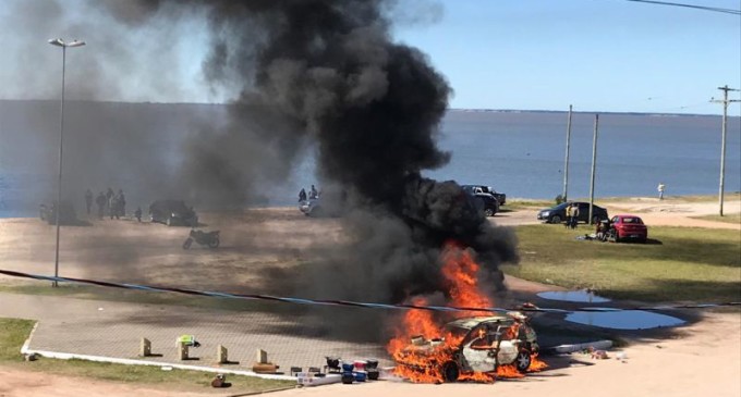 Carro incendeia no Laranjal