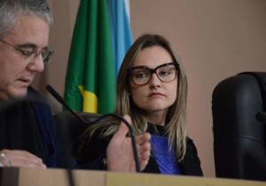 VEREADOR Enéas Clarindo, relator da CPI e a enfermeira Aline Geppert