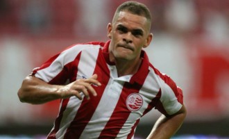 Brasil acerta com o Náutico empréstimo de Wallace Pernambucano