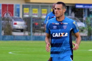 Pedro Castro ganha vaga de Marquinhos no time do Avaí 