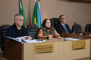 MÉDICA Regina Laura Silveira, da UBS Bom Jesus (C) identificou caso relatado em memorando para a secretaria municipal de Saúde