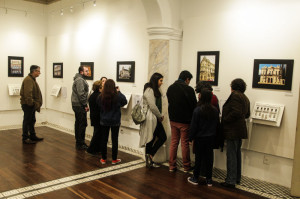 Quem comparecer à sala de exposições Inah Costa, do Casarão 2, encontrará 10 fotos de fachadas de prédios do Centro Histórico de Pelotas (veja relação abaixo)
