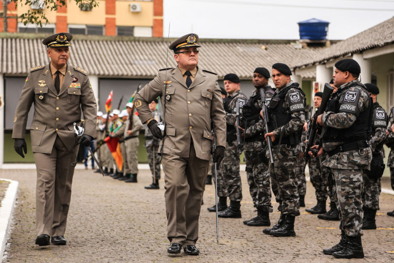 TRANSMISSÃO de cargo e homenagens na sede do 4º BPM Foto: Divulgação/Brigada Militar 