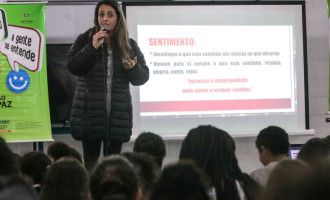 EDUCAÇÃO PARA A PAZ  : Campanha chega a mais uma escola