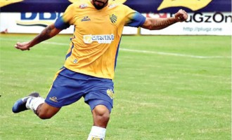 EM IGREJINHA  : Lobo defende liderança isolada