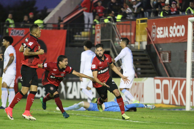 Brasil e Londrina fazem confronto direto: no primeiro turno, o time rubro-negro atropelou o paranaense