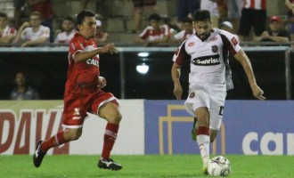 CHEGA DE TROPEÇO :  Futuro decidido dentro de casa