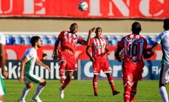 DE VOLTA AO SEU ESPAÇO :  Zimmermann pisa novamente na área técnica do Bento Freitas