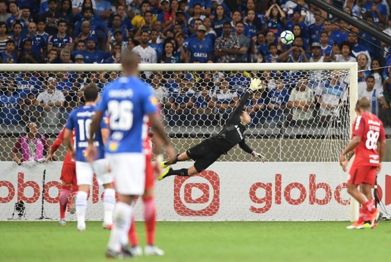 Lomba teve uma grande atuação no empate do Inter com o Cruzeiro: diferença para o líder segue a mesma Foto: Ricardo Duarte/Internacional