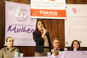 EVENTO foi promovido pela Coordenadoria de Políticas Públicas para a Mulher e pelo Centro de Referência da Mulher de Pelotas. A delegada de Polícia Maria Angélica Gentilini foi uma das palestrantes