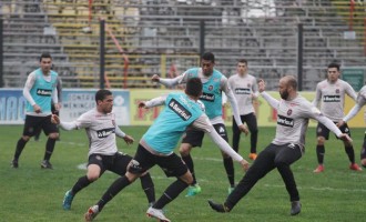 REFORÇOS XAVANTES : Meia é o último contratado