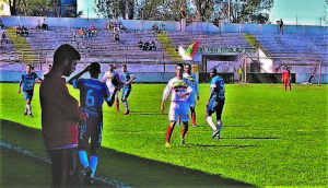 Salerno pensativo: time tricolor segue sem solução ofensiva Foto: Gustavo Passos Lapischies/Divulgação 