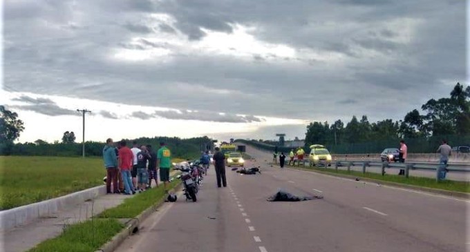 TRAGÉDIA NO TRÂNSITO : Dois motociclistas morrem durante disputa num “racha”