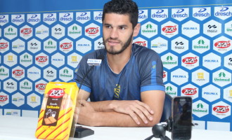 OS VOLANTES : Disputa equilibrada por espaço no meio-campo do Pelotas