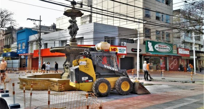 CALÇADÃO : Obra é acelerada em preparação ao Dia da Criança