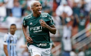Deyverson decide o jogo, com dois gols: Palmeiras deixa o Grêmio para trás na disputa do título nacional
