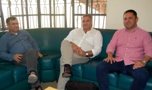 DOUTOR José Luís Coelho Silva (C), com doutor Vitor Manzke( E) e Rafael Amaral: qualidade presente ao evento 